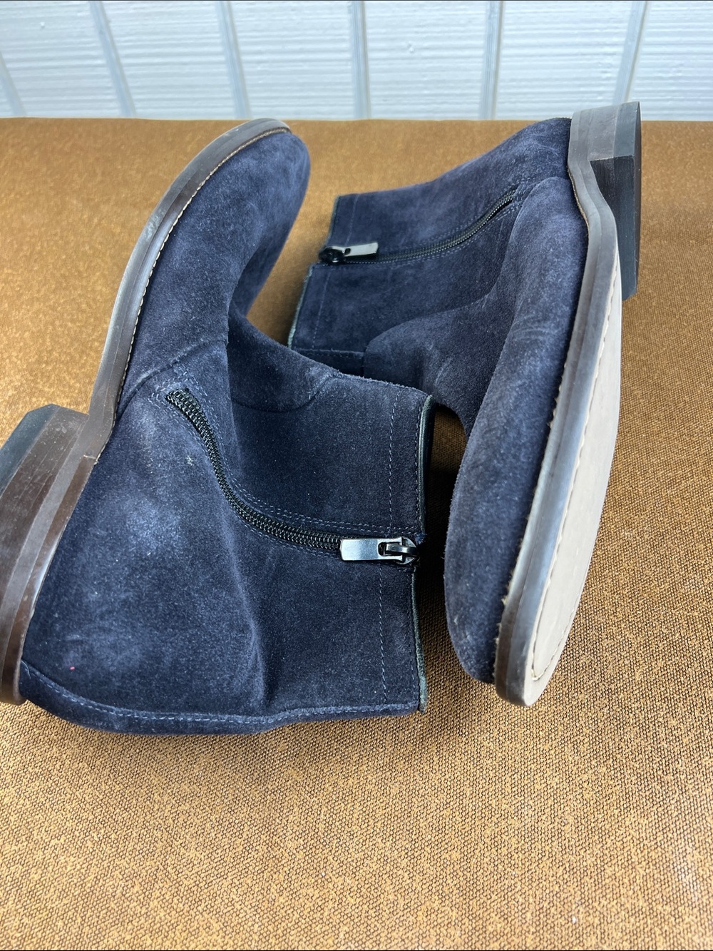 Johnston & Murphy Men's Navy Suede Chukka Boots - Picture 4 of 9